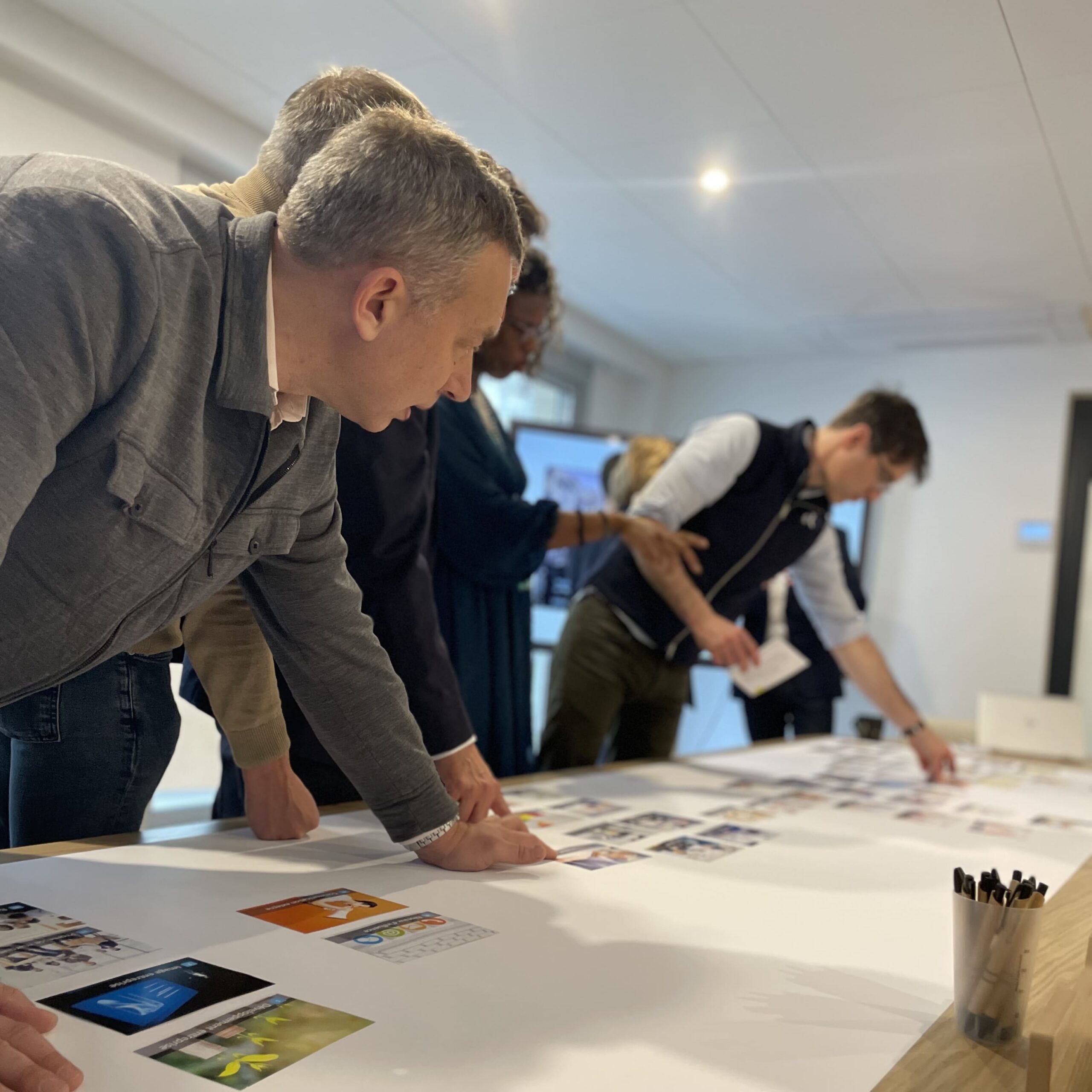 Brainstorming en équipe - Fresque Innovation Comident