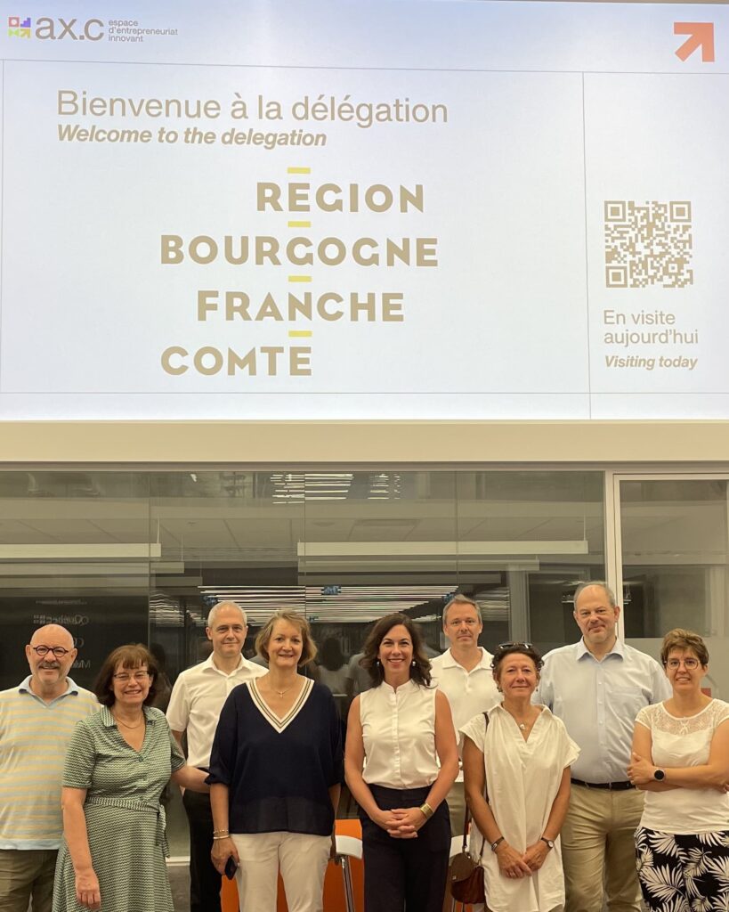 Photo membres de la délégation à Ax.C, avec logo région bourgogne franche comté